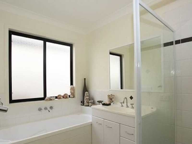 8 Veerings Court, Twin Waters QLD 4564