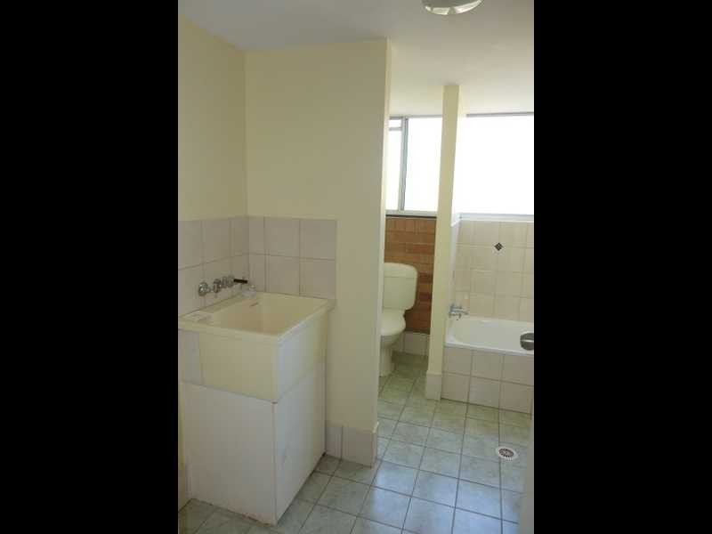 Unit 8/10 Coonowrin Street, Battery Hill QLD 4551