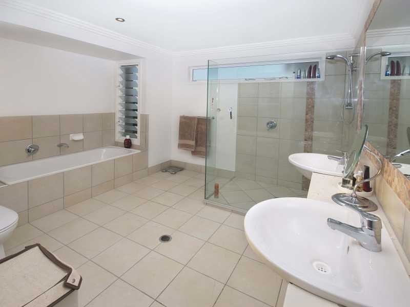 18 Flores Street, Parrearra QLD 4575