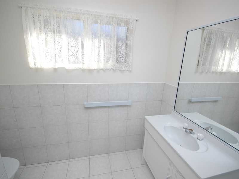 Unit 2/77 Okinja Rd, Alexandra Headland QLD 4572