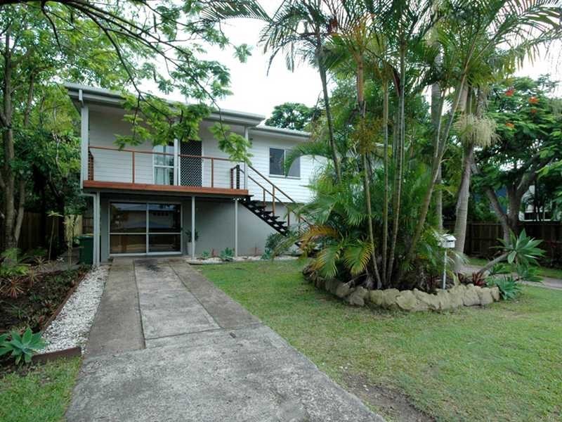 11 Palm Drive, Mooloolaba QLD 4557