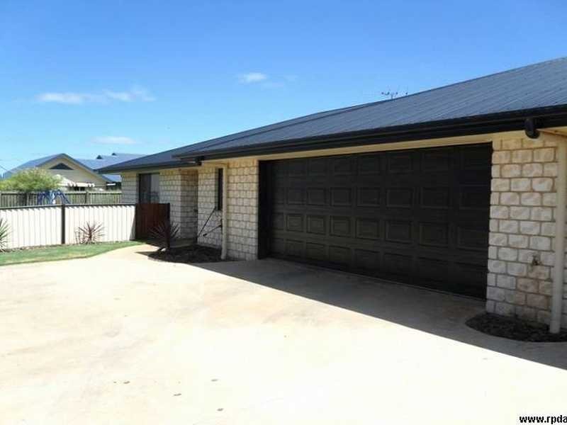 2/11 Tessmanns Rd, Kingaroy QLD 4610