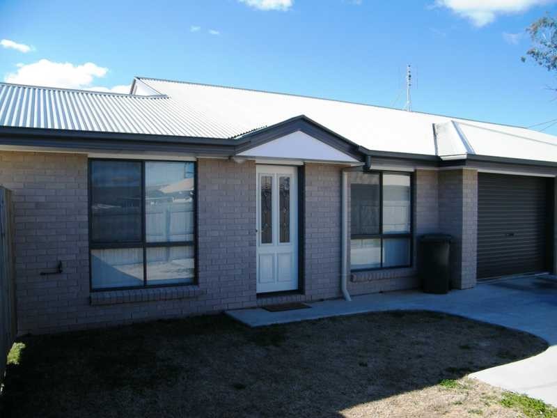 2/9 Hodge Street, Kingaroy QLD 4610