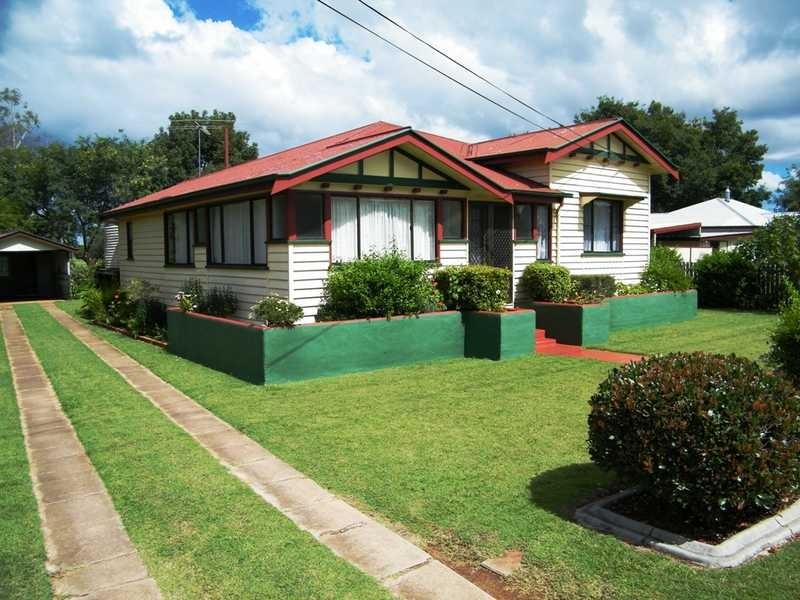 27 Avoca St, Kingaroy QLD 4610