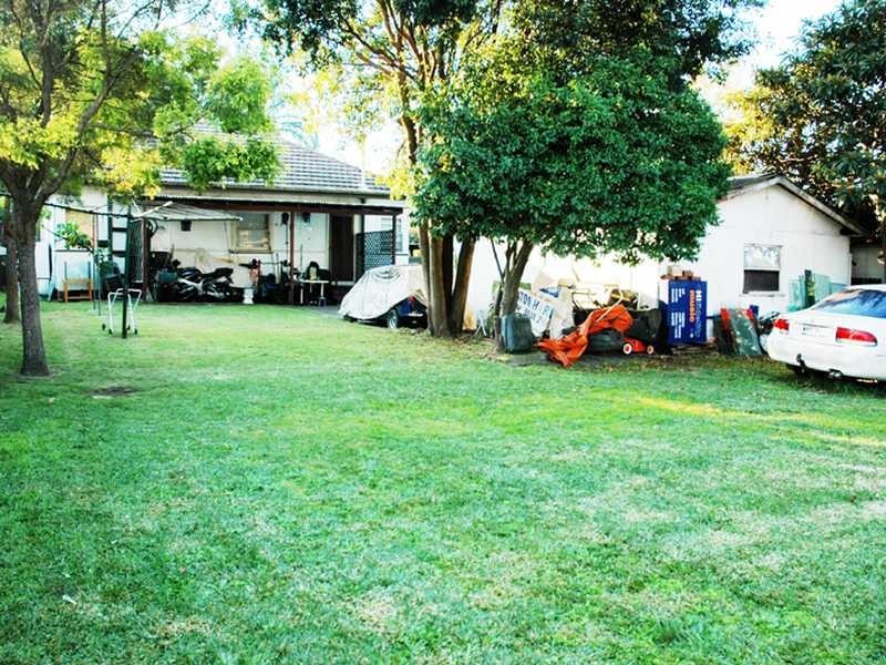 18 Balmoral Road, Northmead NSW 2152