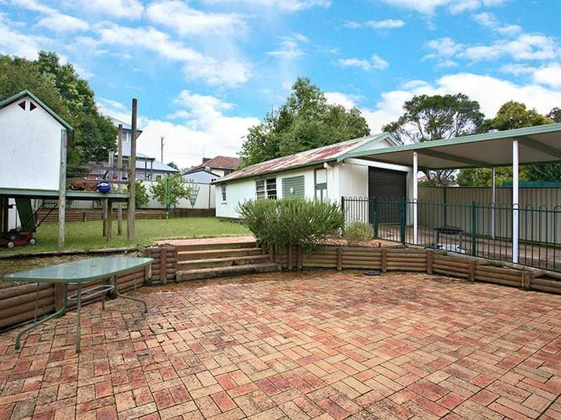11 Balfour Street, Northmead NSW 2152
