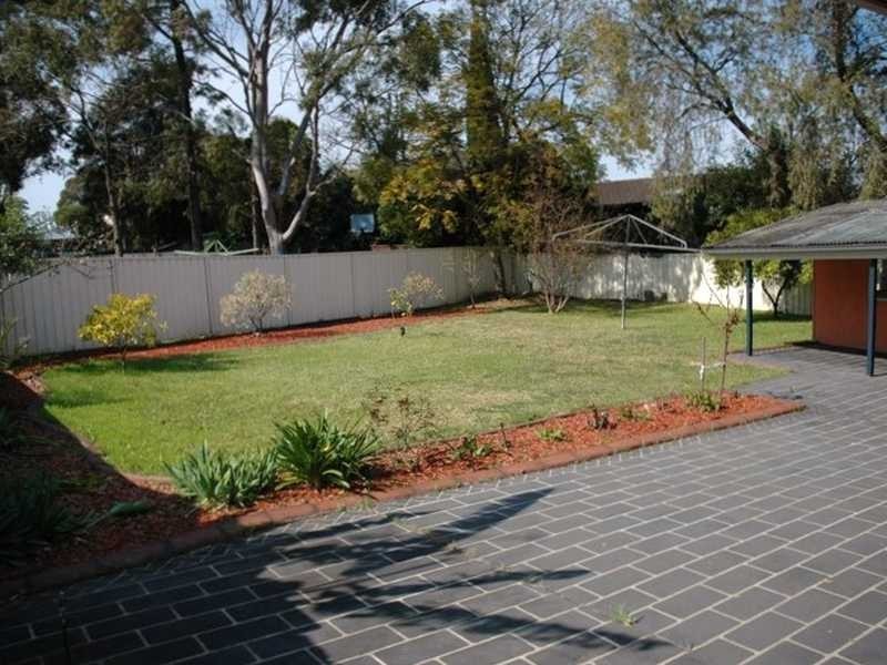 9 Avon Place, Toongabbie NSW 2146