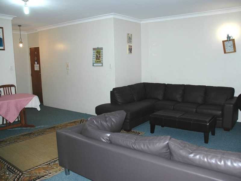 2/8 Treves St, Merrylands NSW 2160