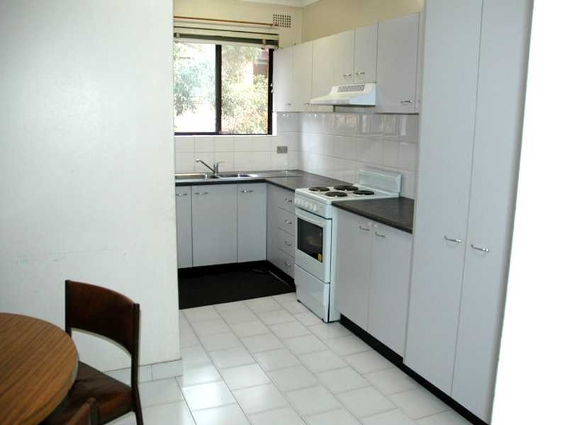 2/8 Treves St, Merrylands NSW 2160