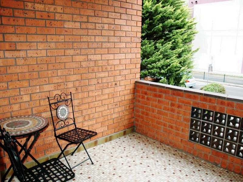 2/8 Treves St, Merrylands NSW 2160