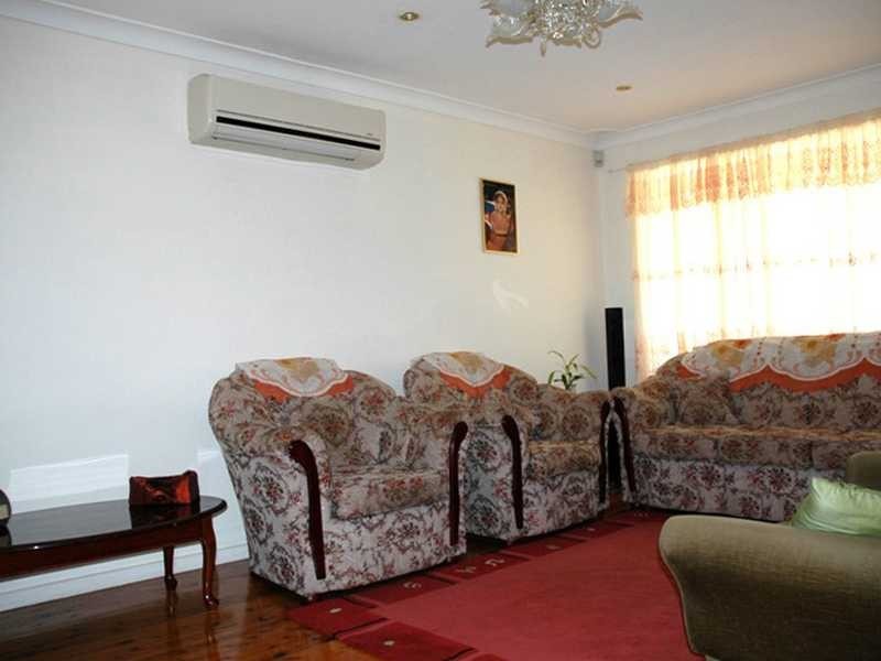 160 Binalong Road, Toongabbie NSW 2146