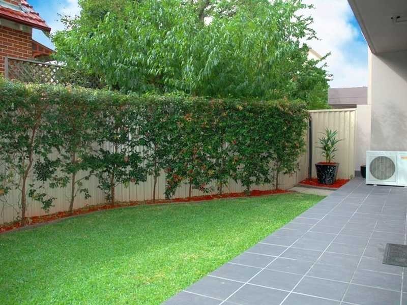 Unit/2/20 Redbank Road, Northmead NSW 2152