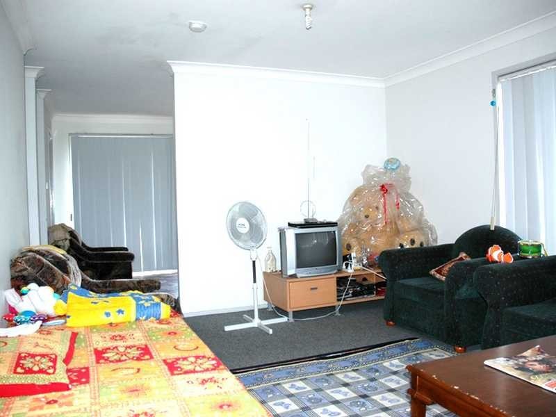 2/2a Binalong Road, Pendle Hill NSW 2145