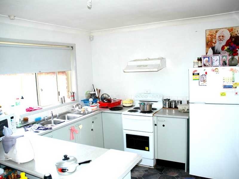 2/2a Binalong Road, Pendle Hill NSW 2145