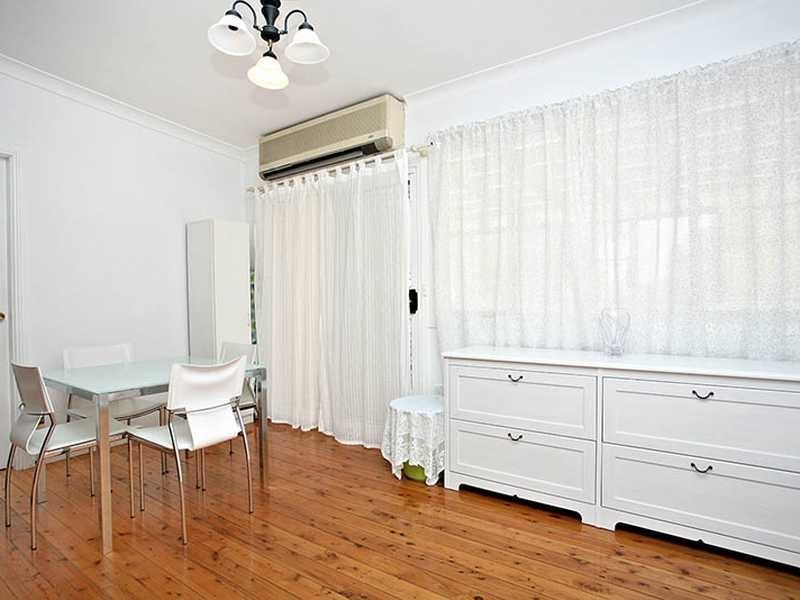 8 Brelogail Street, Northmead NSW 2152