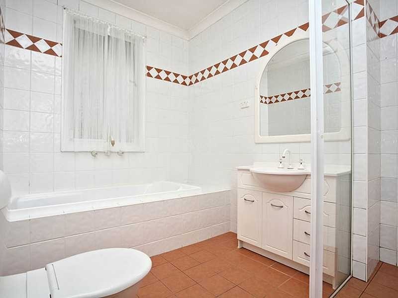 8 Brelogail Street, Northmead NSW 2152