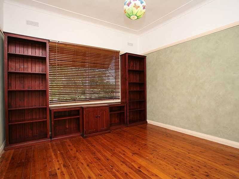 1 Balfour Street, Northmead NSW 2152