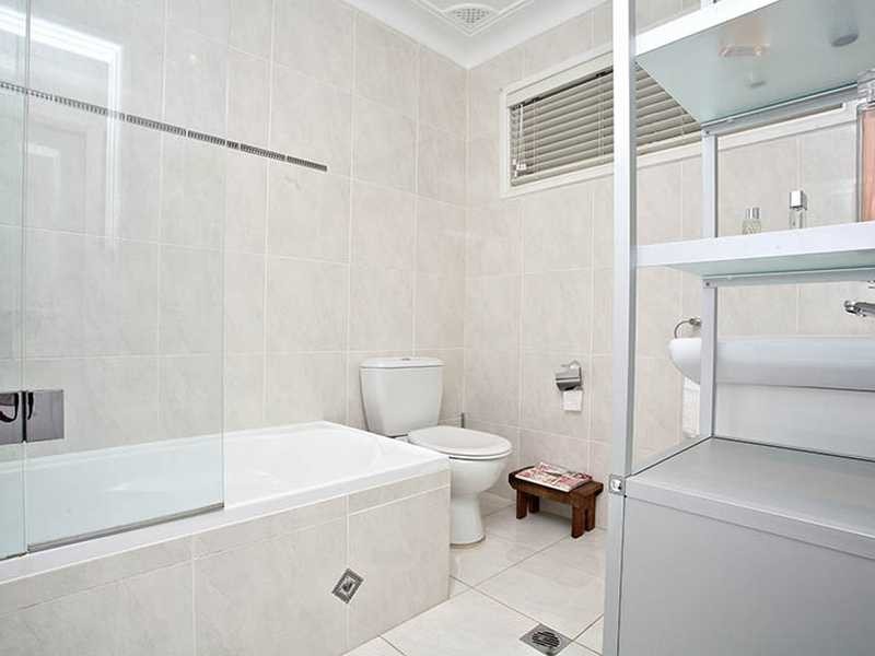 1 Madeline Avenue, Northmead NSW 2152