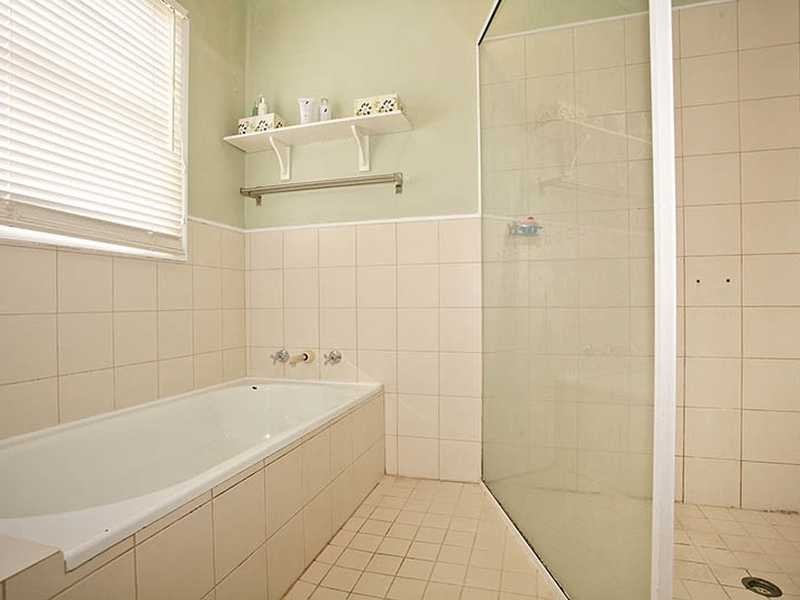 7 Lodge Avenue, Old Toongabbie NSW 2146