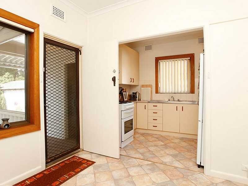 28 Balmoral Road, Northmead NSW 2152