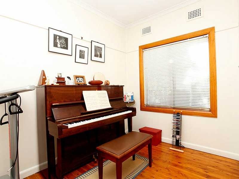 28 Balmoral Road, Northmead NSW 2152