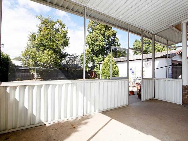 28 Balmoral Road, Northmead NSW 2152