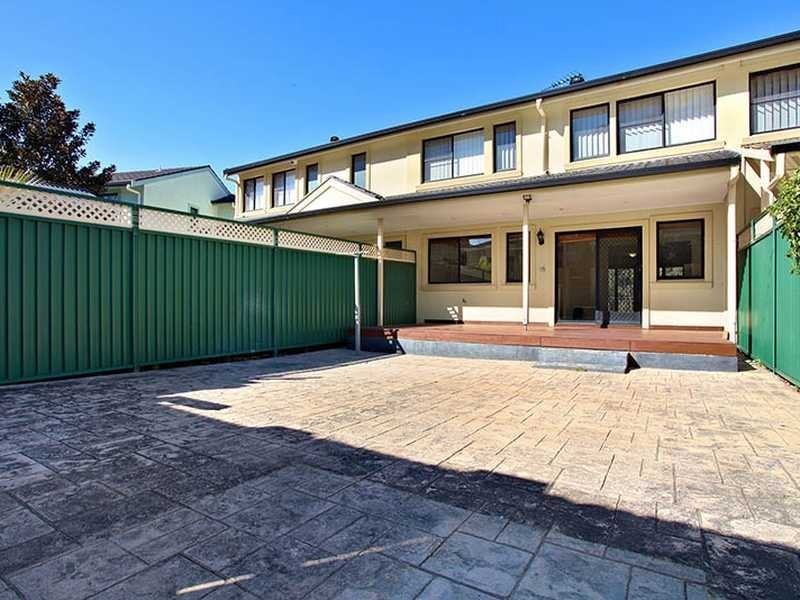 9/11-13 Pye Avenue, Northmead NSW 2152
