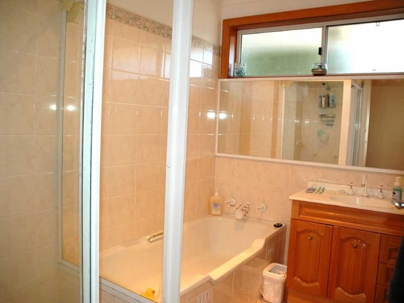 2 Winton Avenue, Northmead NSW 2152