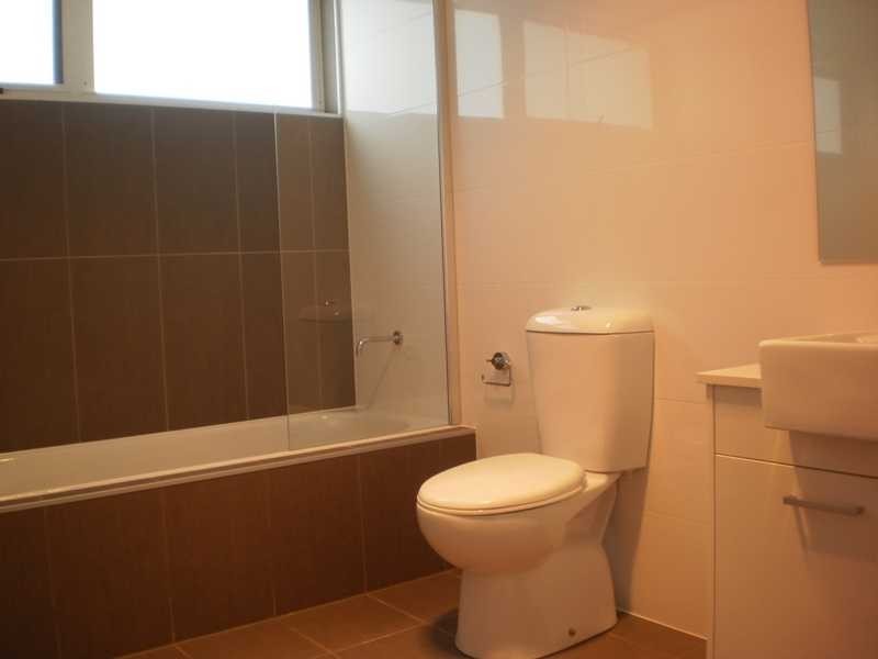 4/54B Binalong Road, Toongabbie NSW 2146