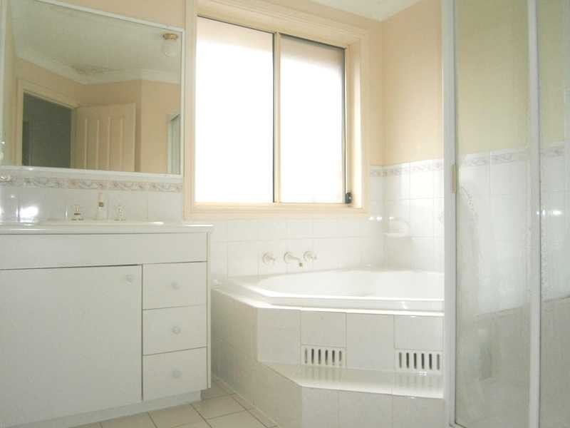 2/211 Windsor Road, Northmead NSW 2152