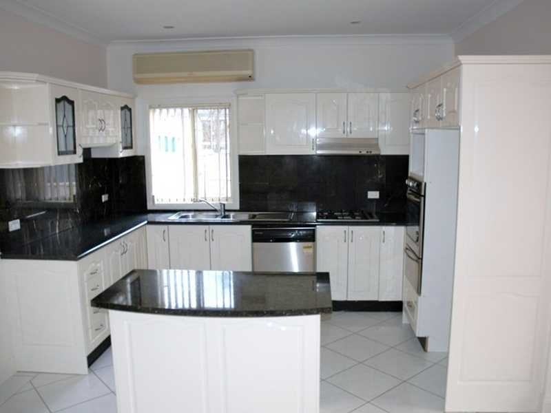 9 Avon Place, Toongabbie NSW 2146