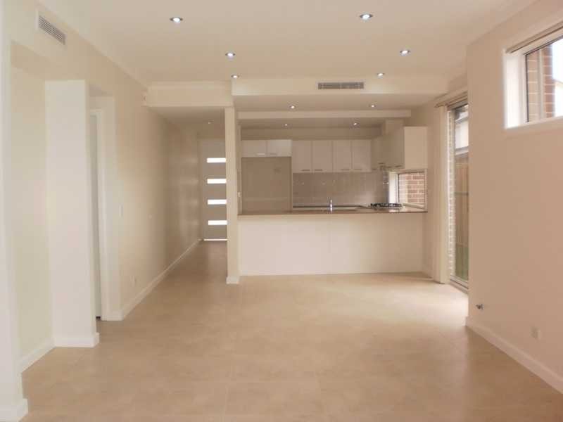 2/54B Binalong Road, Toongabbie NSW 2146