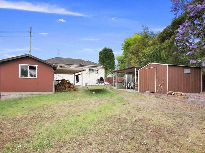 13 Glenn Avenue, Northmead NSW 2152