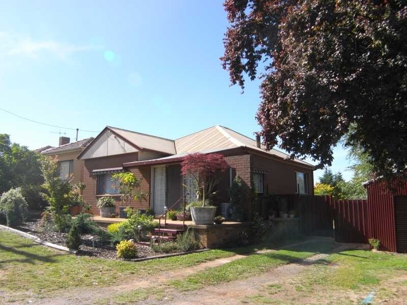 36 Clara Street, Tumbarumba NSW 2653