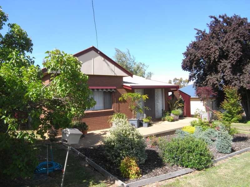 36 Clara Street, Tumbarumba NSW 2653