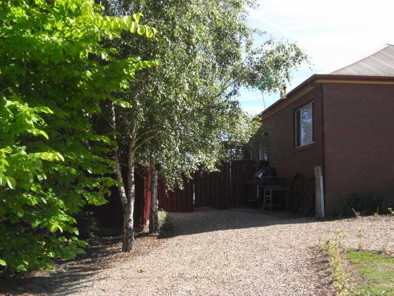 36 Clara Street, Tumbarumba NSW 2653