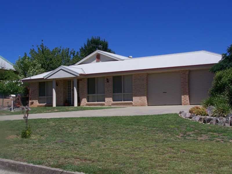 28 Fleet Street, Tumbarumba NSW 2653