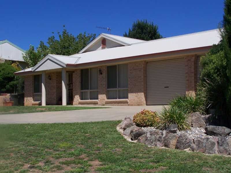 28 Fleet Street, Tumbarumba NSW 2653