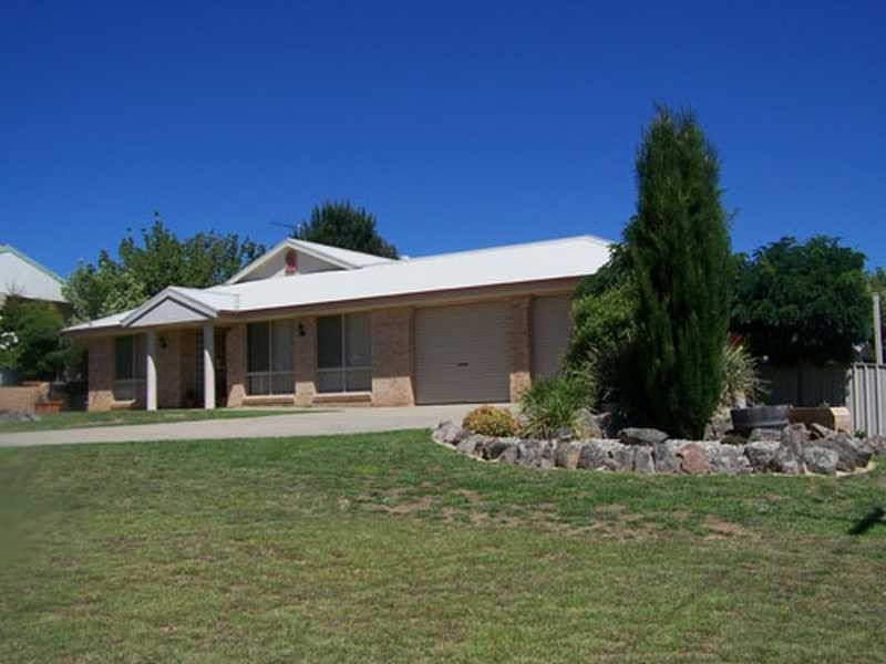 28 Fleet Street, Tumbarumba NSW 2653