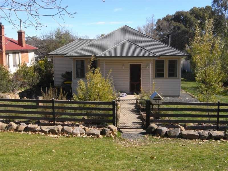 51 Gilbert Street, Tumbarumba NSW 2653
