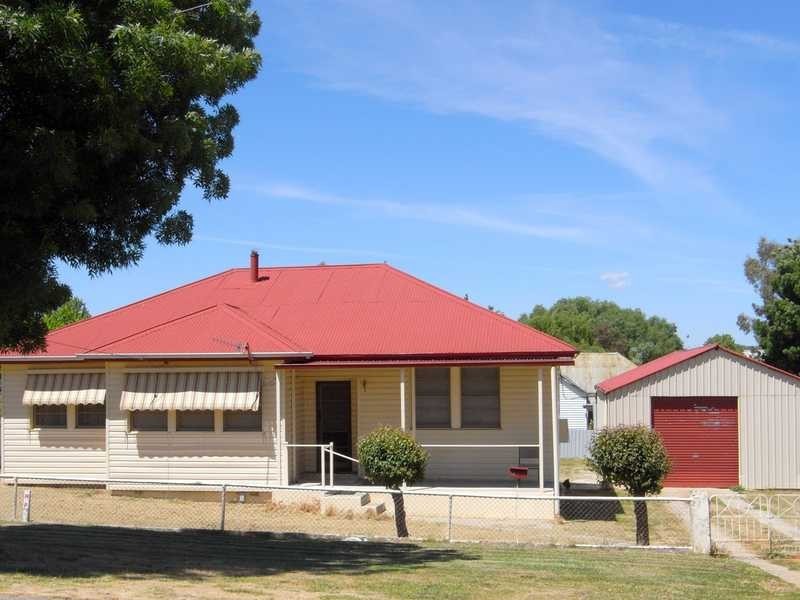 18 Regent Street, Tumbarumba NSW 2653