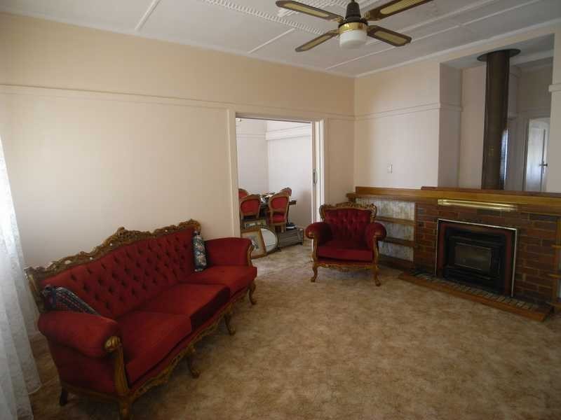 18 Regent Street, Tumbarumba NSW 2653