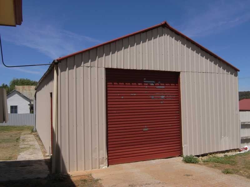 18 Regent Street, Tumbarumba NSW 2653