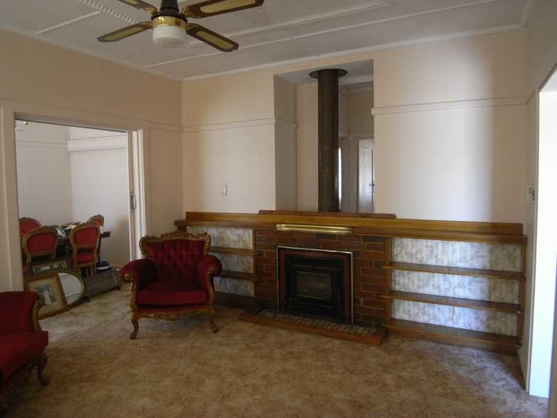 18 Regent Street, Tumbarumba NSW 2653