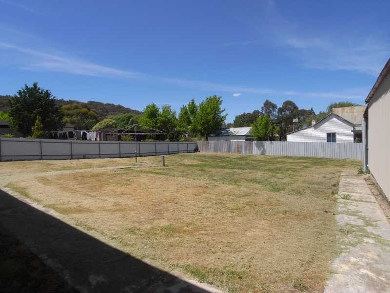 18 Regent Street, Tumbarumba NSW 2653