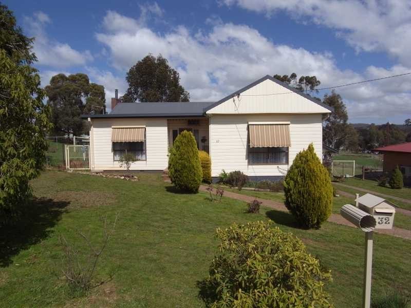 32 Clara Street, Tumbarumba NSW 2653