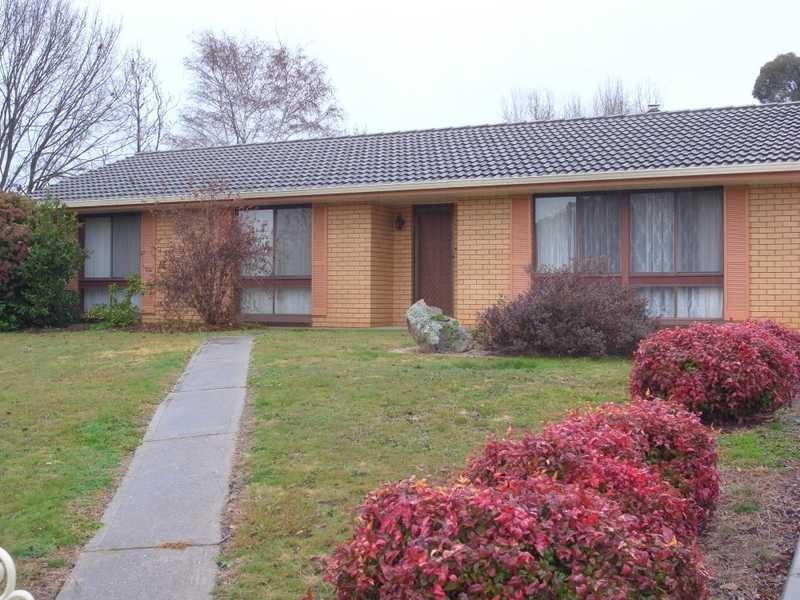 10 Lynne St, Tumbarumba NSW 2653