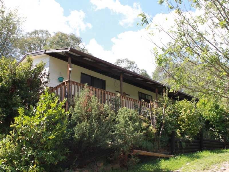 8 Lynne Street, Tumbarumba NSW 2653