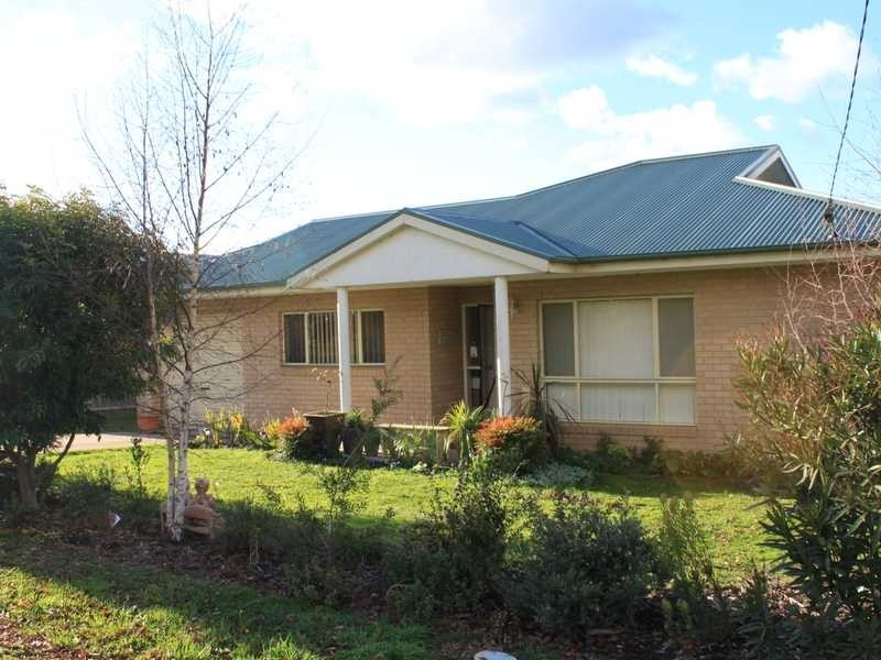 106 Albury Street, Tumbarumba NSW 2653