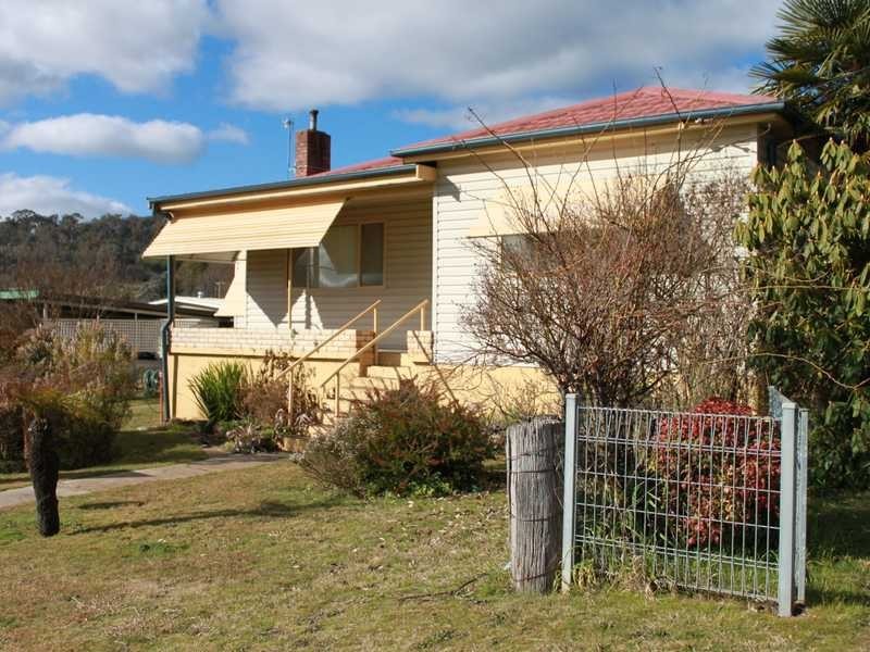 12 Murray Street, Tumbarumba NSW 2653